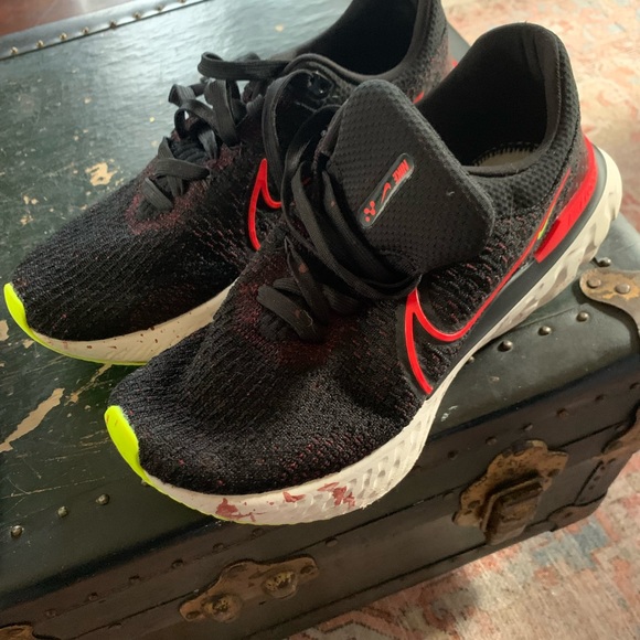 Nike - Men's React Infinity Run Flyknit 3 - Picture 2 of 8